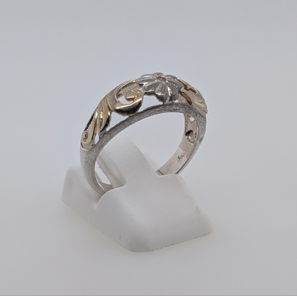 Vintage Style Sterling Silver Ring w/ Flower and Stem Gold Plated Details